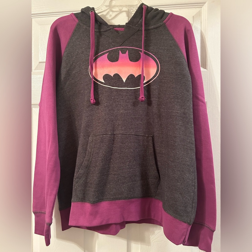 Women’s Six-flags Batman Hoodie - size L